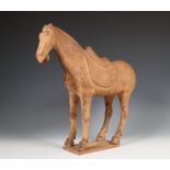 China, terracotta vormstuk van een paard in Tang-stijl, 20e eeuw.