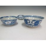 China, vijf stuks blauw-wit porselein, 19e eeuw,