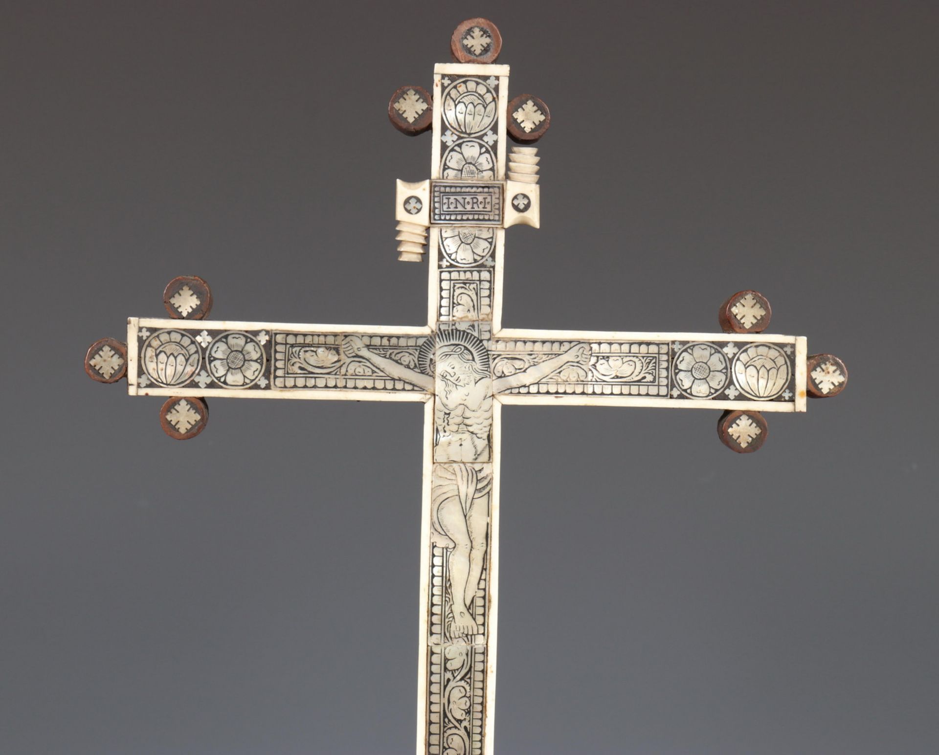 Jeruzalem, crucifix op driehoekige basis, 18e-19e eeuw; - Bild 5 aus 6