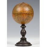 Frankrijk, miniatuur globe, ges. L. N. & K Editeurs, Paris, ca. 1900,