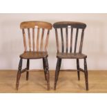 Engeland, twee iepen- en beukenhouten Windsor stoelen, 19e eeuw