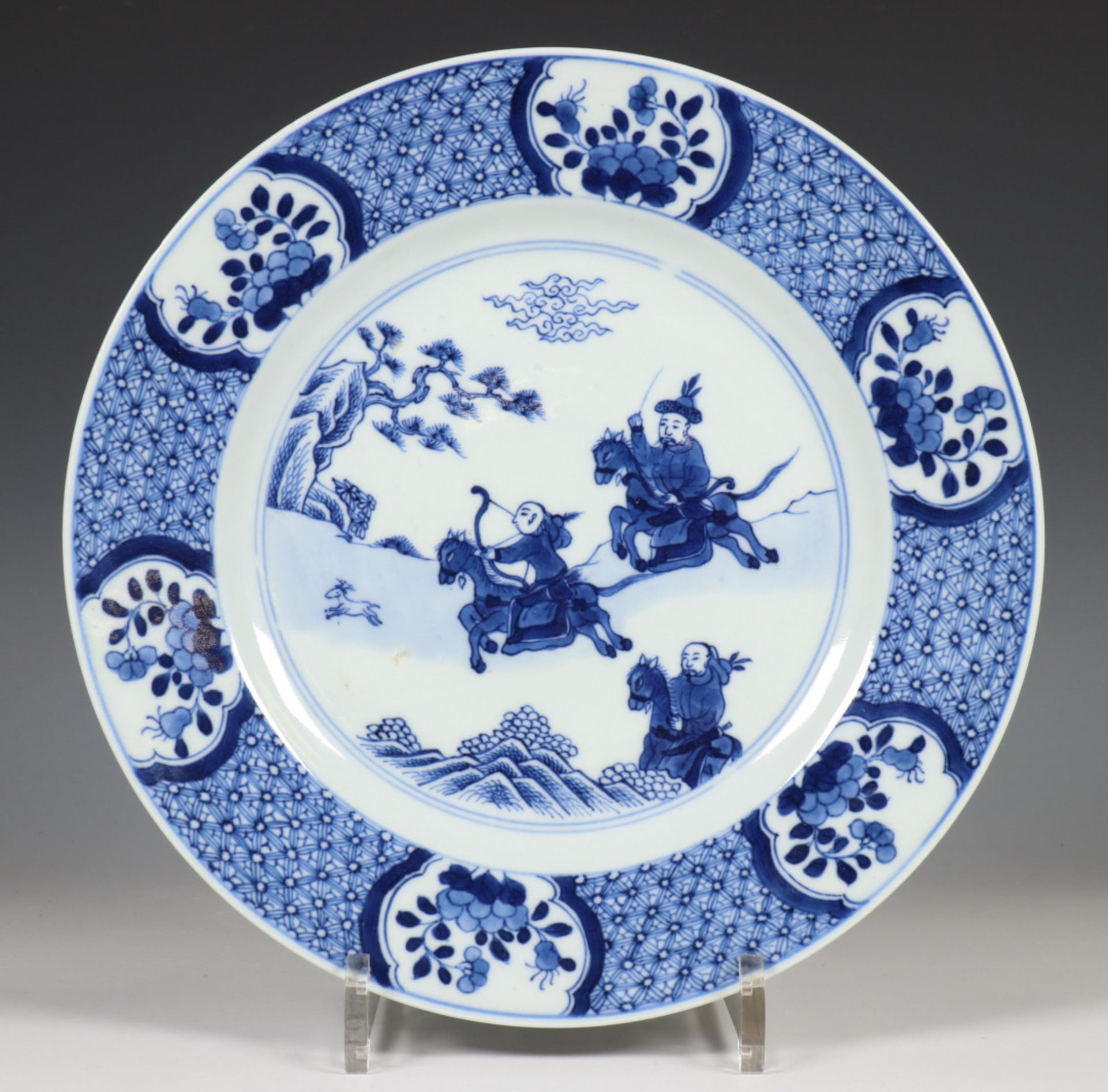 China, een blauw-wit porseleinen serviesgedeelte, laat Qing-dynastie, - Bild 10 aus 44