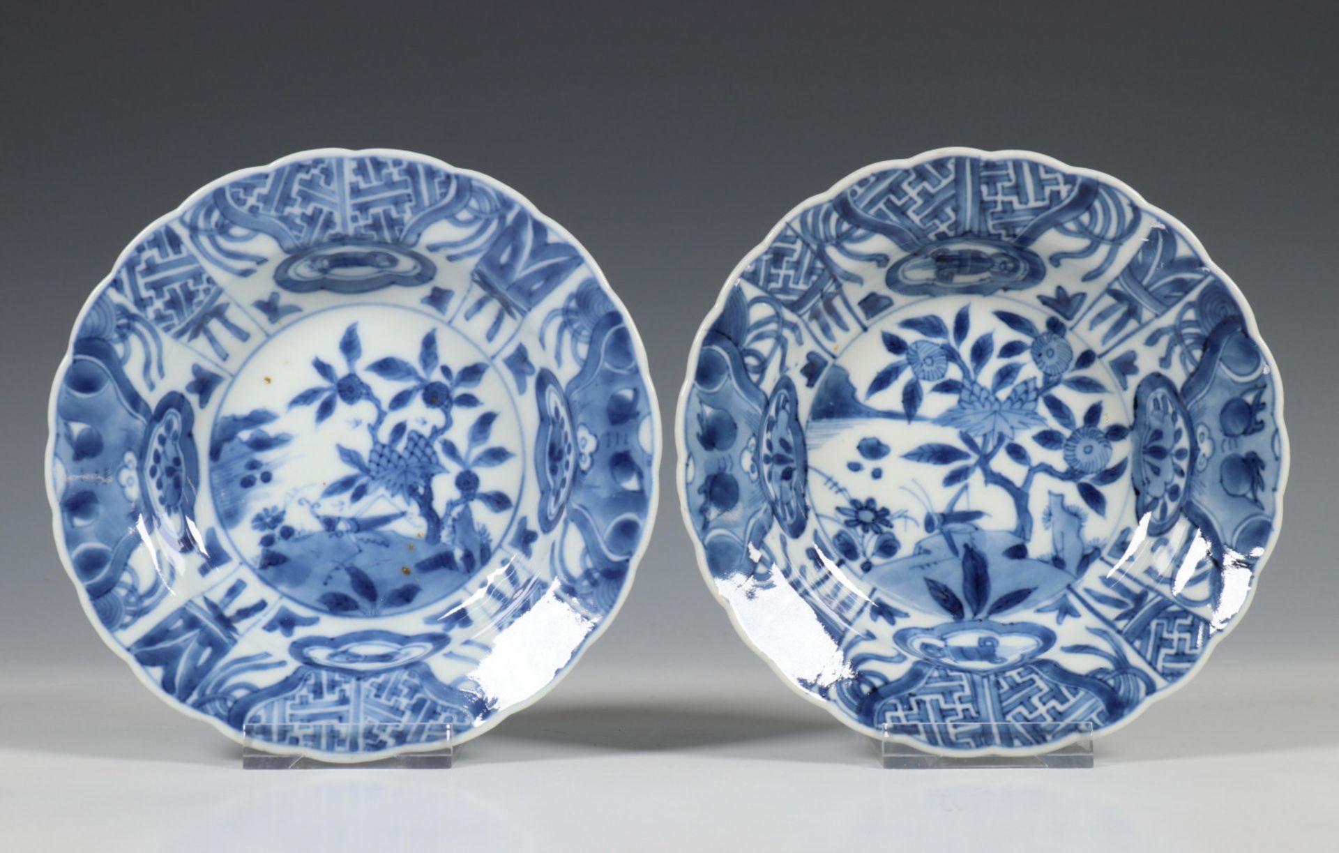 China, een paar blauw-wit porseleinen kommen, Kangxi,