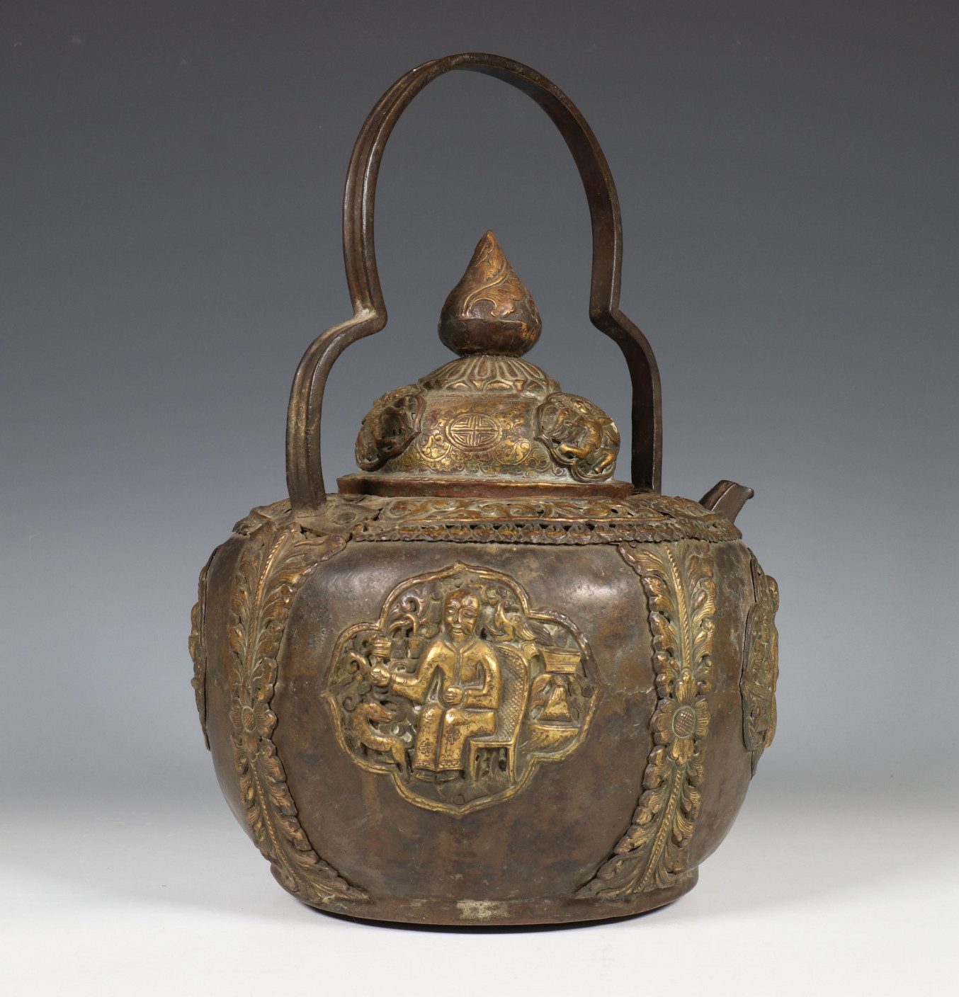 Tibet, een bronzen ketel, ca. 1900, - Image 7 of 7