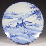 Japan, een blauw-wit porseleinen Arita schotel, Meiji periode,