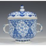 China, blauw wit porseleinen dekselkom, 18e eeuw, Qianglong;