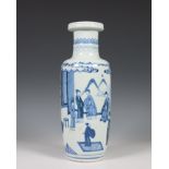 China, een blauw-wit porseleinen vaas, 20e eeuw,