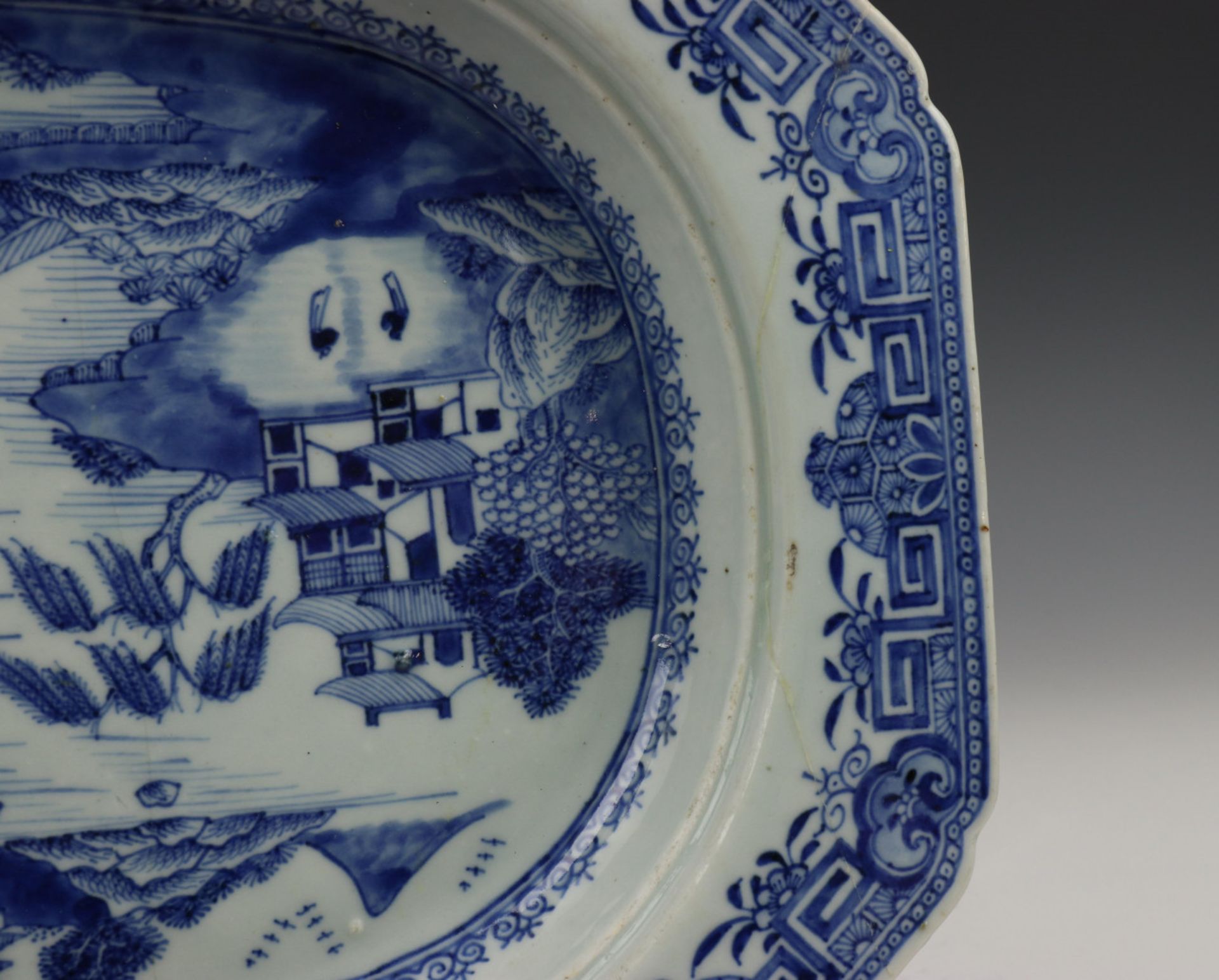 China, blauw-wit porseleinen kom en kantige dienschaal met lekschaal, Qianlong, - Bild 8 aus 23