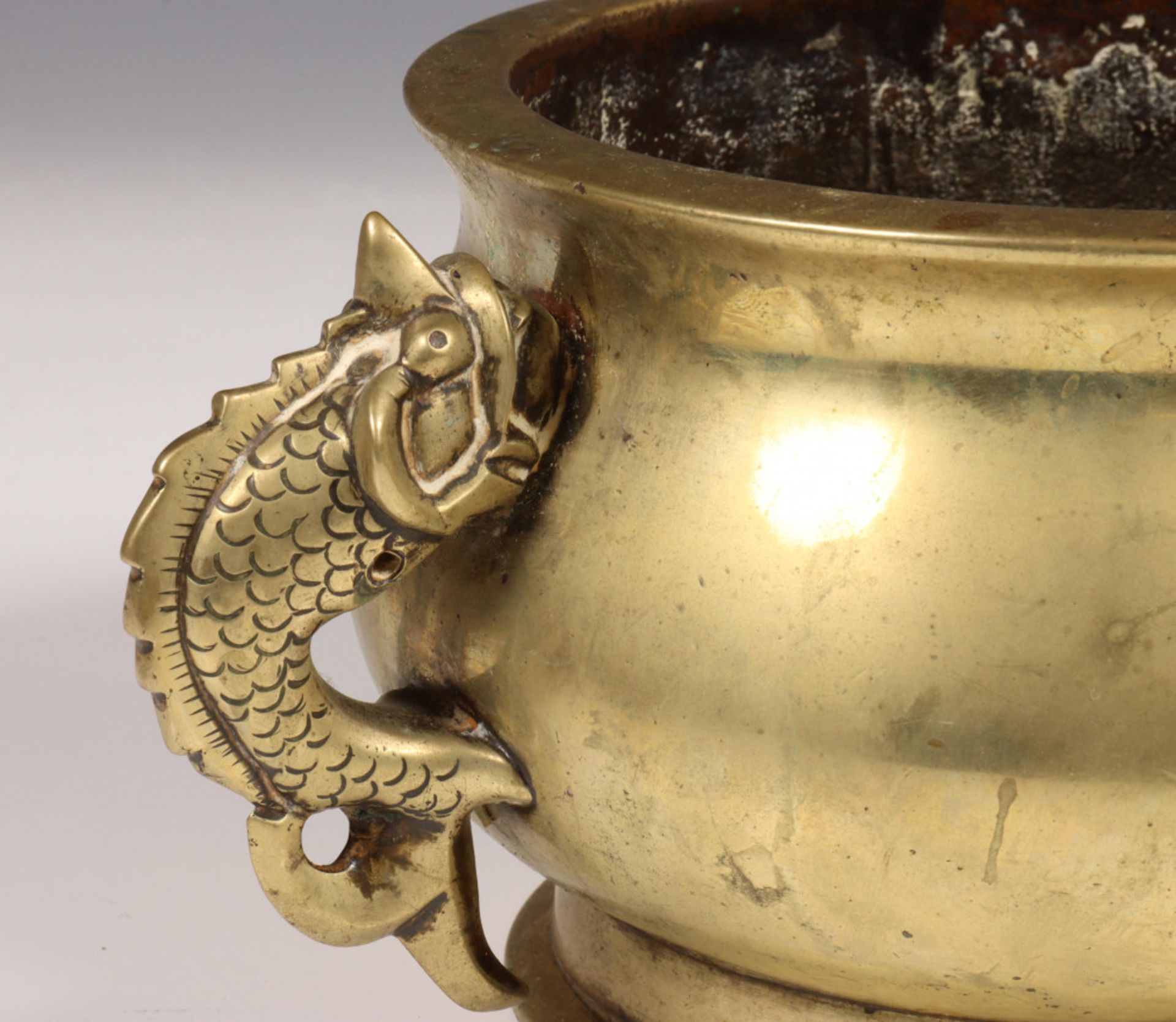 China, een verguld bronzen wierookvat, 18e-19e eeuw, - Image 3 of 5
