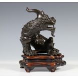 China, een bronzen beeld van een mythologisch dier, bixie, 18e/19e eeuw,