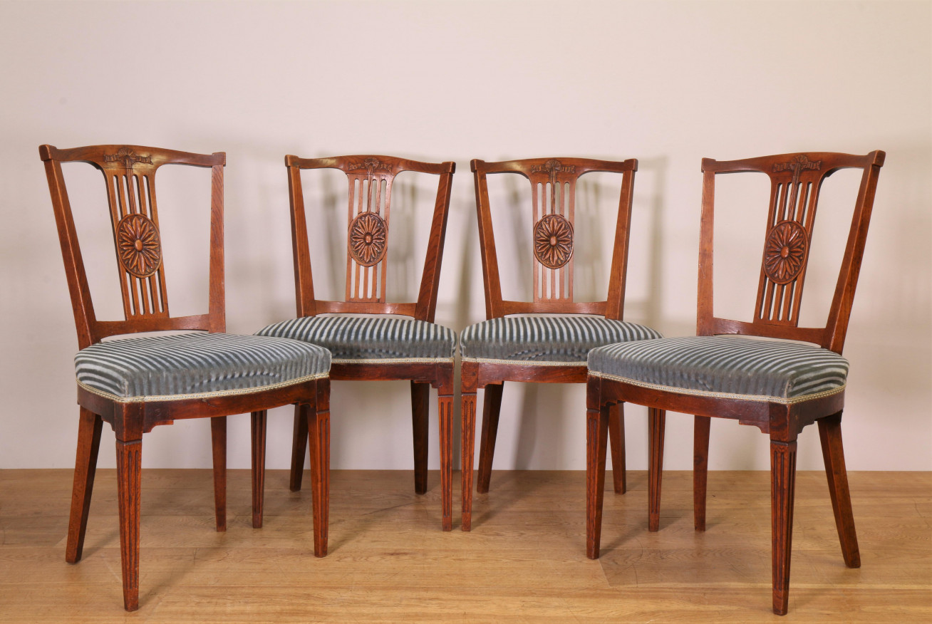 Set van vier iepenhouten stoelen, Louis XVI,