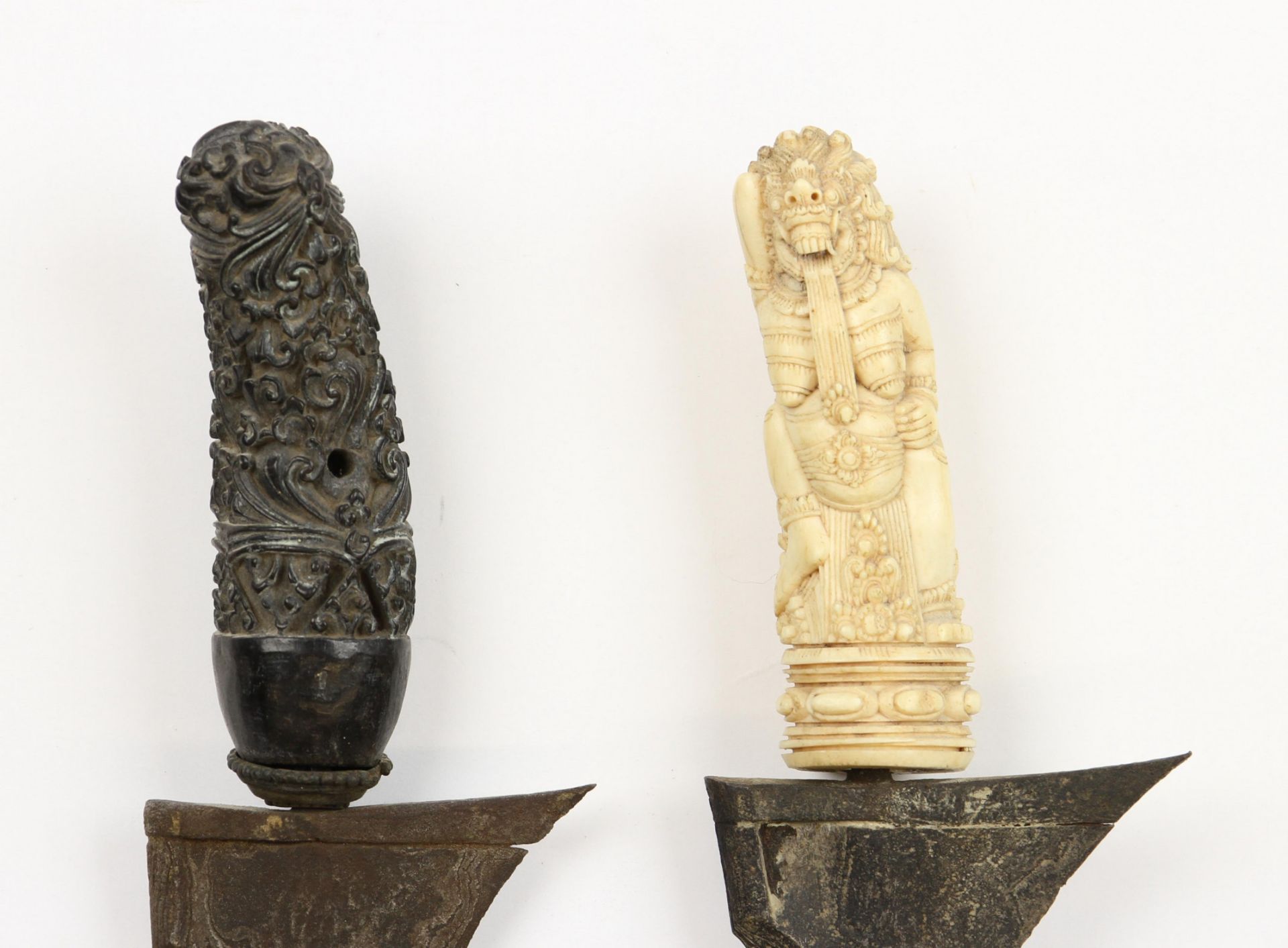 Three Javanse keris, a Madura keris and a straight Balinese keris. - Image 3 of 9