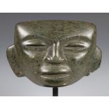 Jadeiet masker in Teotihuacan stijl;