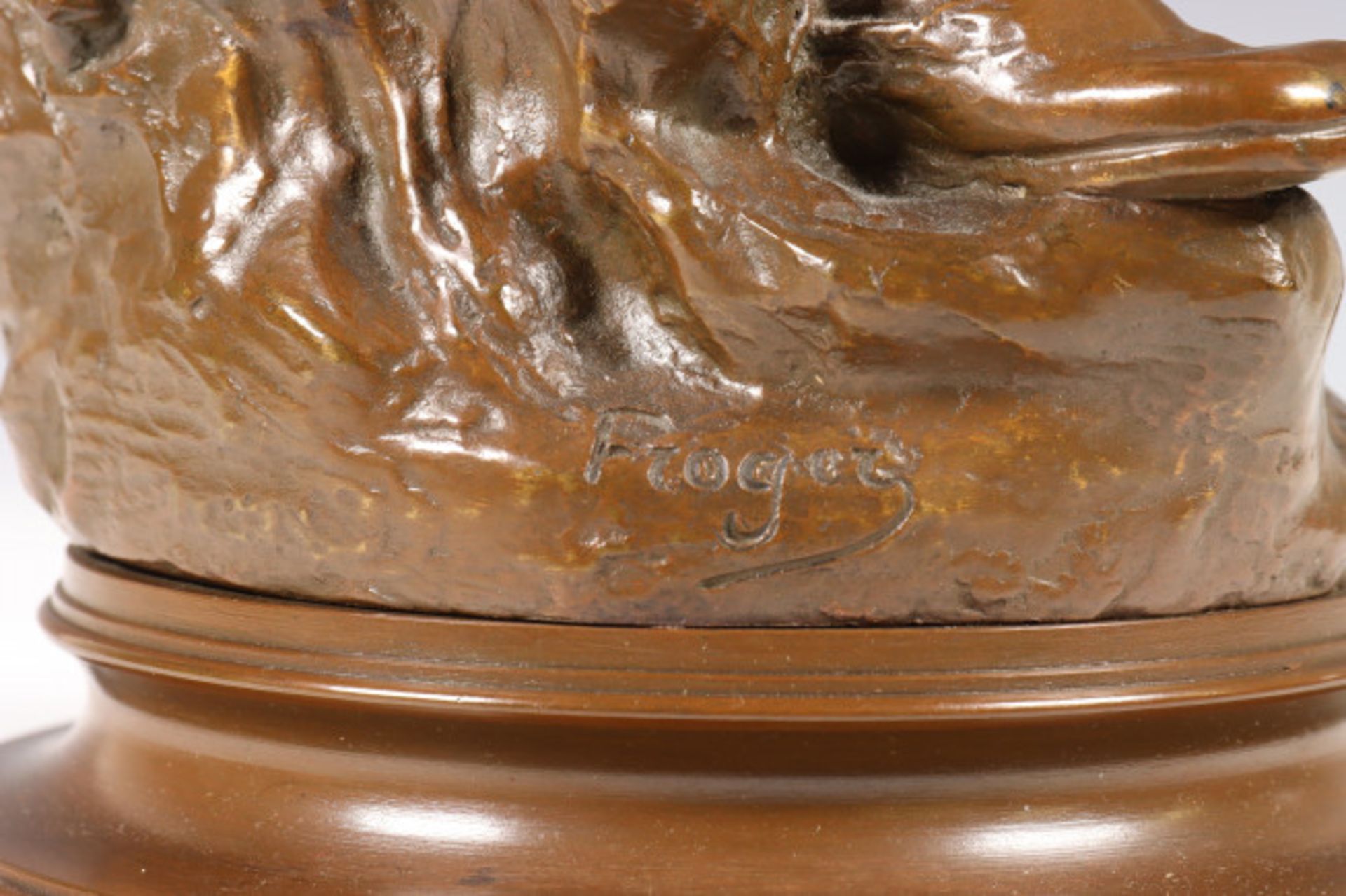 Frankrijk, bruin gepatineerd bronzen sculptuur van een visser, ges. Albert Froger, 19e eeuw; - Image 2 of 5