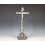 Jeruzalem, crucifix op driehoekige basis, 18e-19e eeuw;