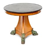 Ronde esdoornhouten tafel, Charles X,