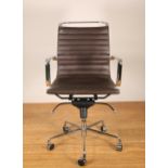 Naar Charles & Ray Eames, aluminium bureau-fauteuil