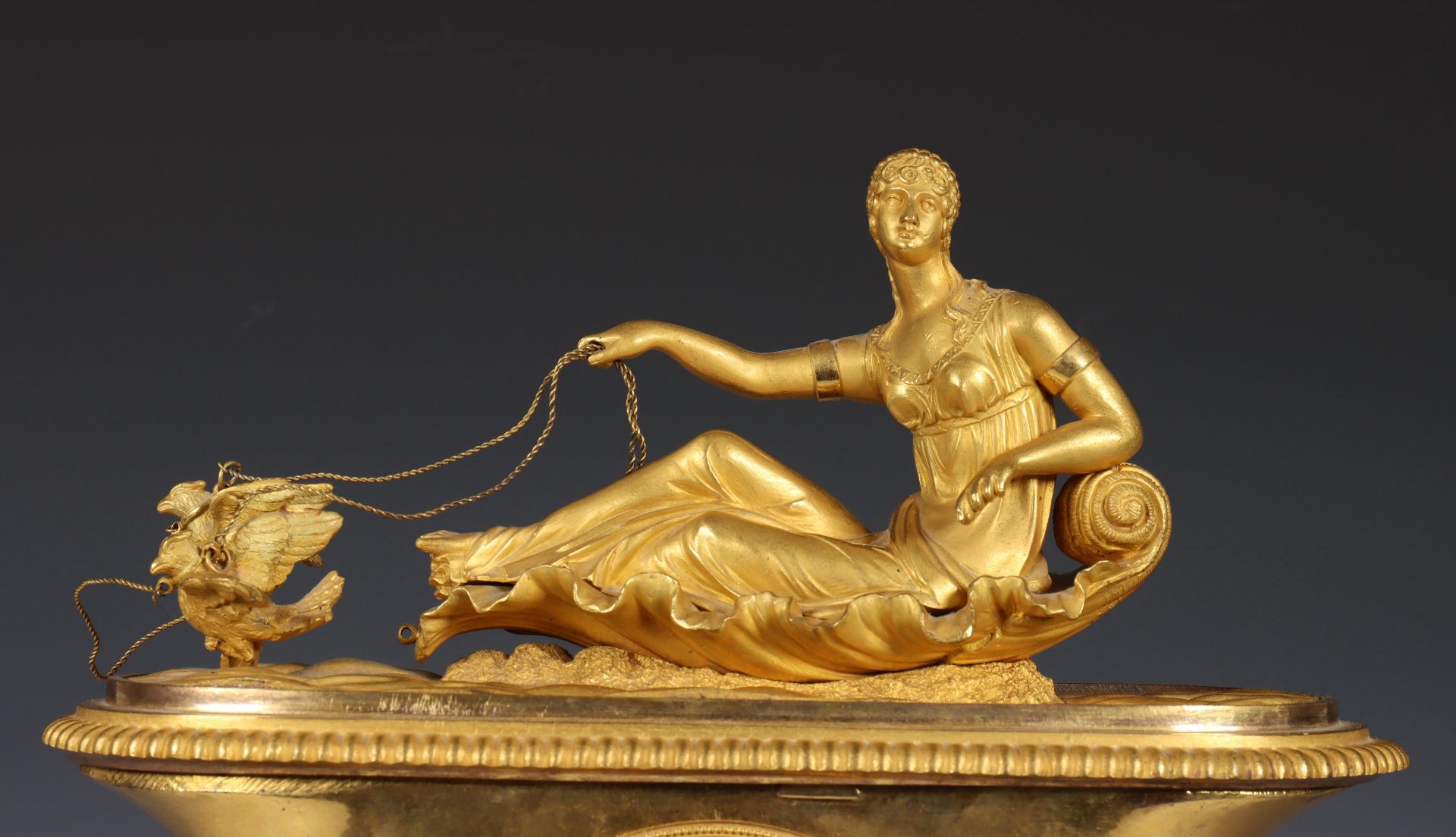 Frankrijk, vuurvergulde bronzen pendule, LeRoy á Paris, ca. 1810. - Image 3 of 9