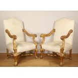 Paar verguld gelakte beukenhouten fauteuils in 17e en 18e eeuwse stijl, 19e eeuw,