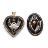 Schildpad hartvormige hanger en ovale broche, 19e eeuw,