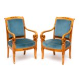 Paar berkenhouten 'bois claire' fauteuils, Charles X,