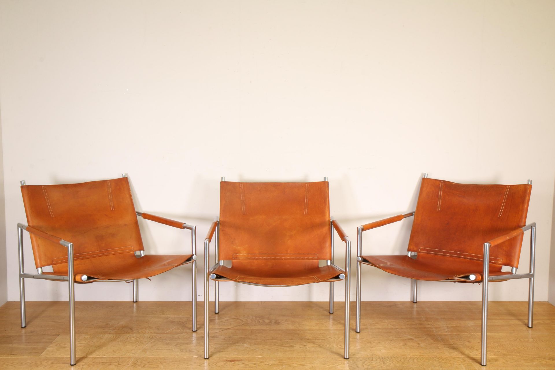 Martin Visser voor Spectrum, set van drie 'SZ02' fauteuils en twee 'SZ06' stoelen, 60-er jaren.