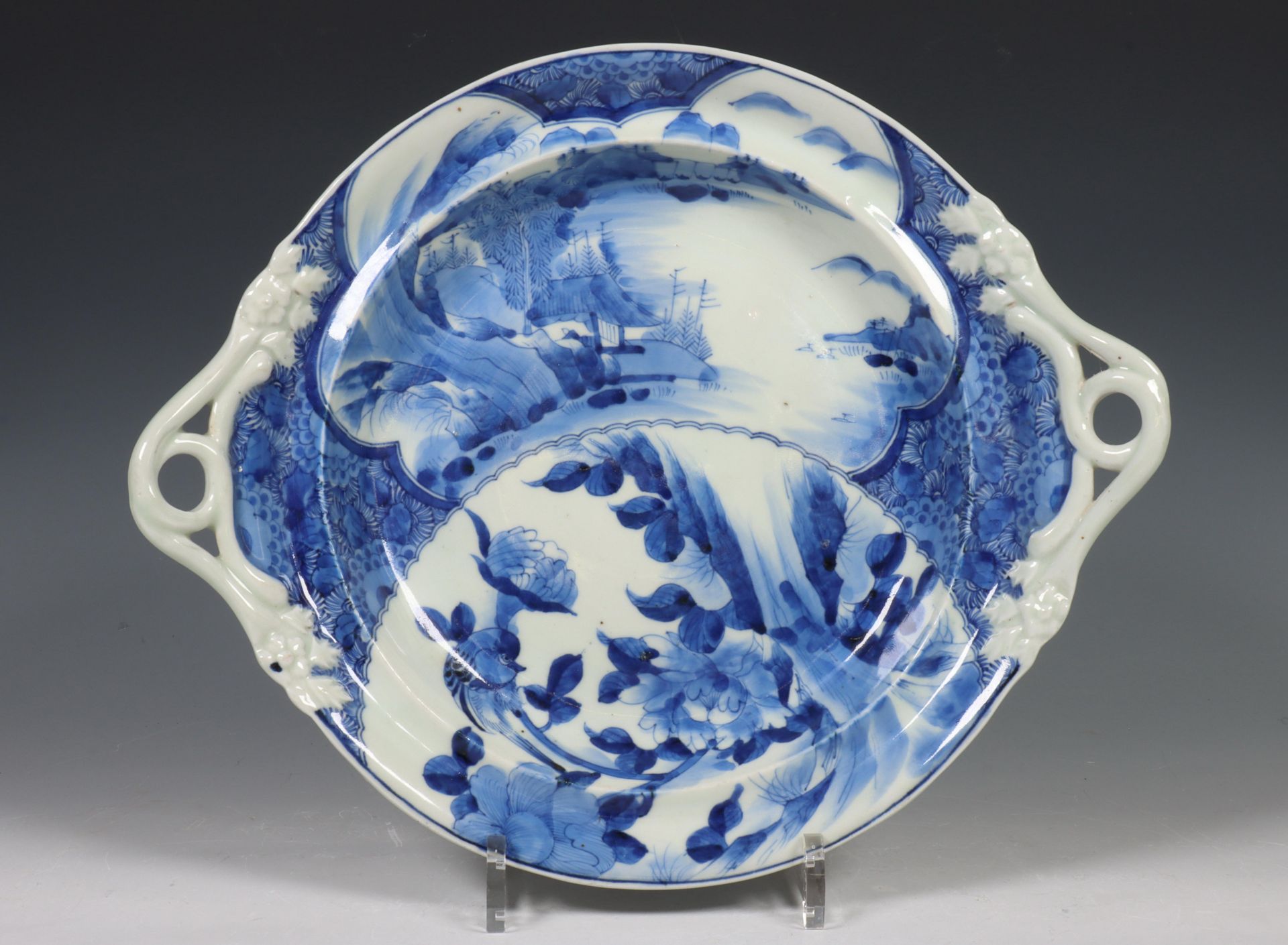 Japan, pair of Arita blue and white porcelain serving dishes and covers, 19th century, decorated - Image 4 of 12