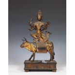 Thailand, verguld bronzen figuur van Shiva op zijn rijdier, Rattanakosin periode, eind 19e eeuw,