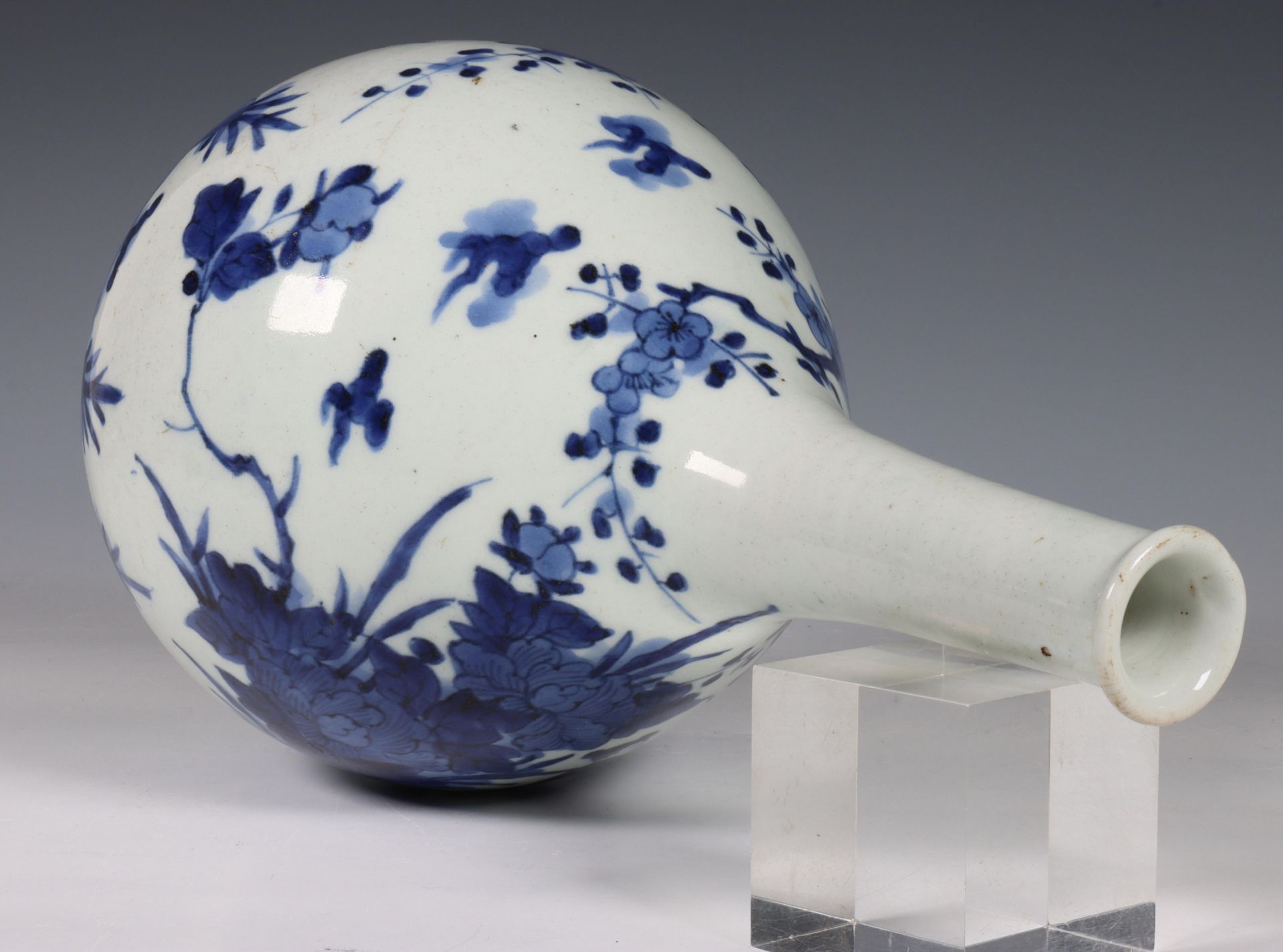 Japan, Arita blue and white porcelain bottle vase, Edo period, late 17th century, decorated with - Image 16 of 16