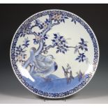 Japan, blauw-wit en vergulde porseleinen schaal, Meiji periode,