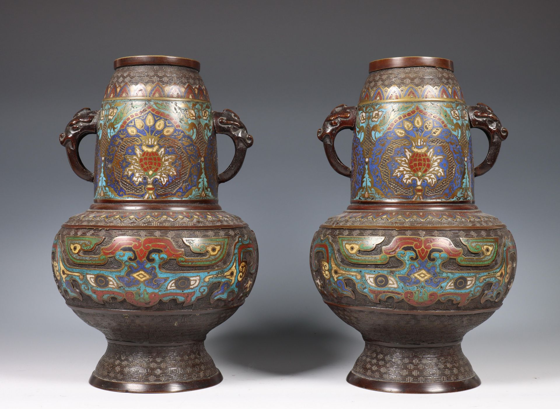 China, pair of bronze cloisonné vases, early 20th century, both with elephant-head handles - Image 4 of 5