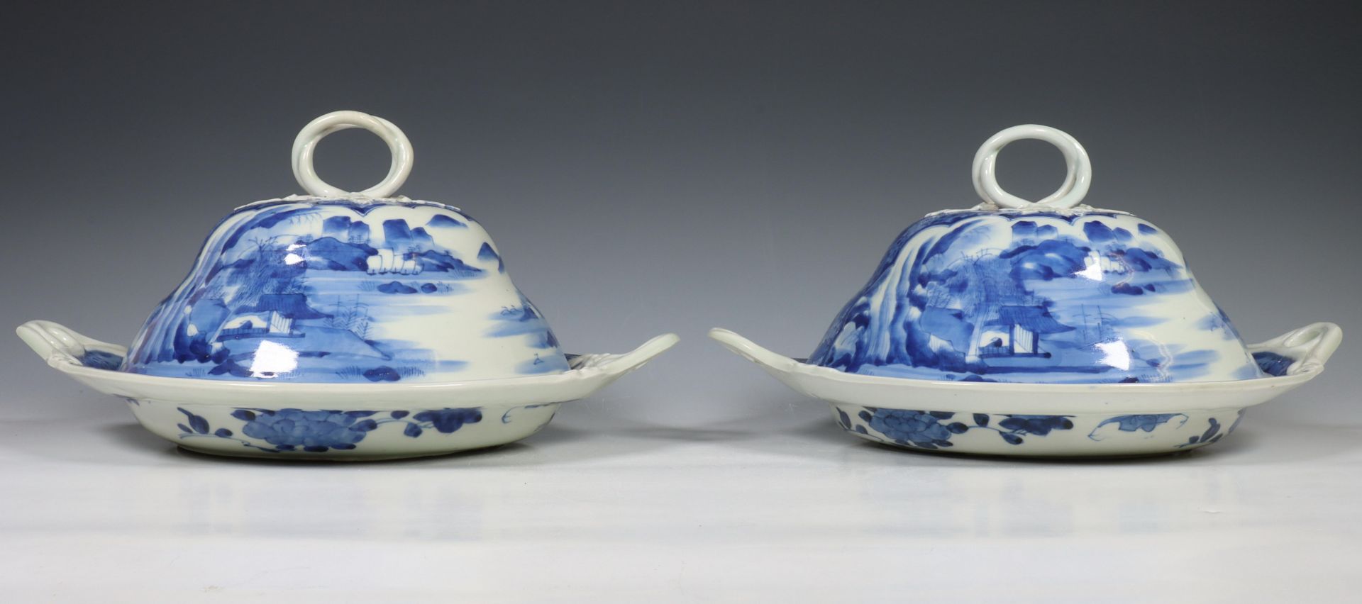 Japan, pair of Arita blue and white porcelain serving dishes and covers, 19th century, decorated