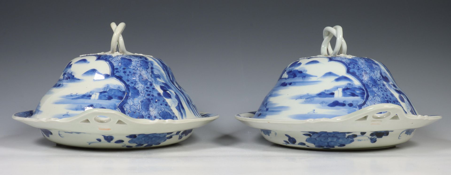 Japan, pair of Arita blue and white porcelain serving dishes and covers, 19th century, decorated - Image 3 of 12