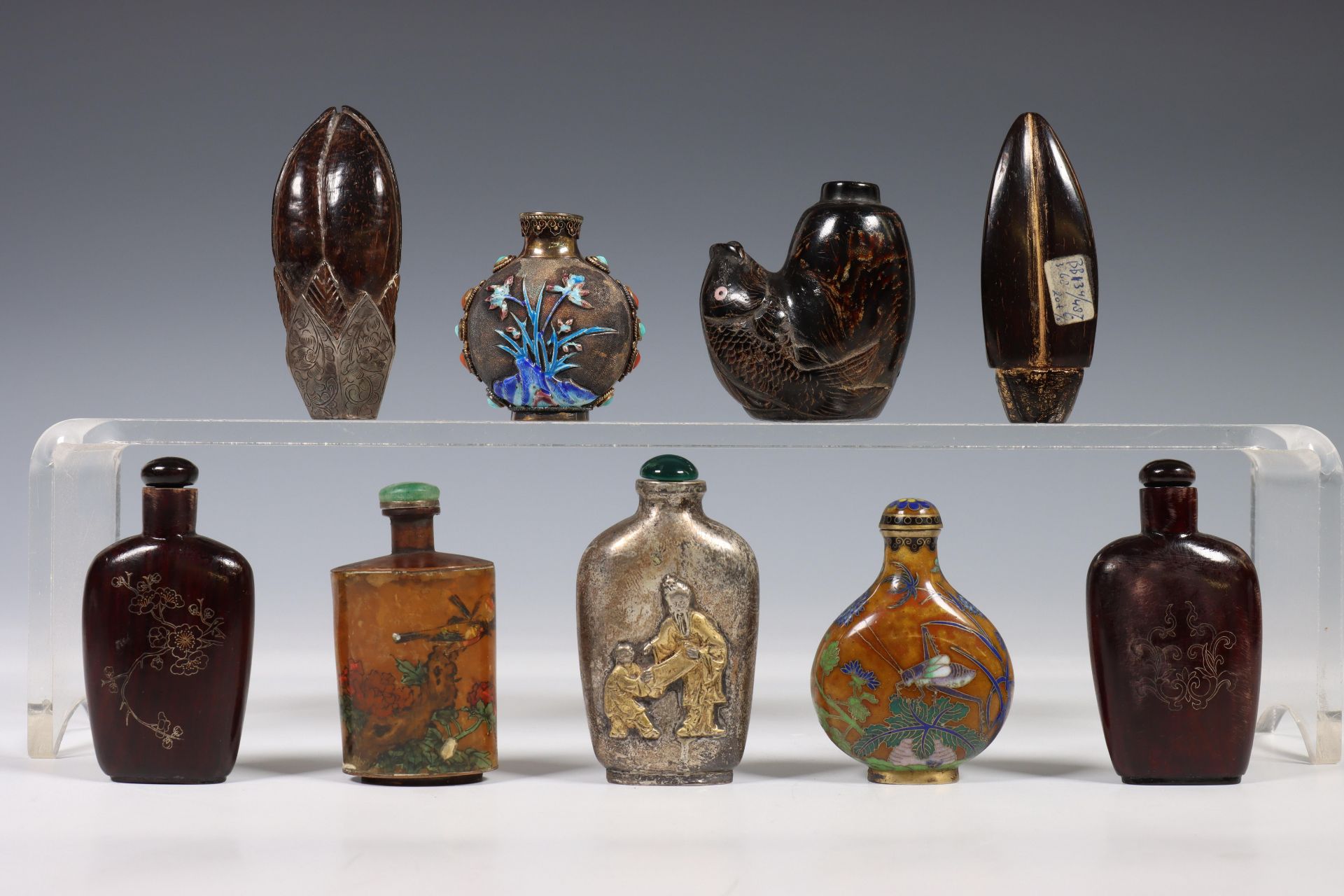 China, collection of snuff bottles, 19th-20th century, comprising two metal bottles, a cloisonné-