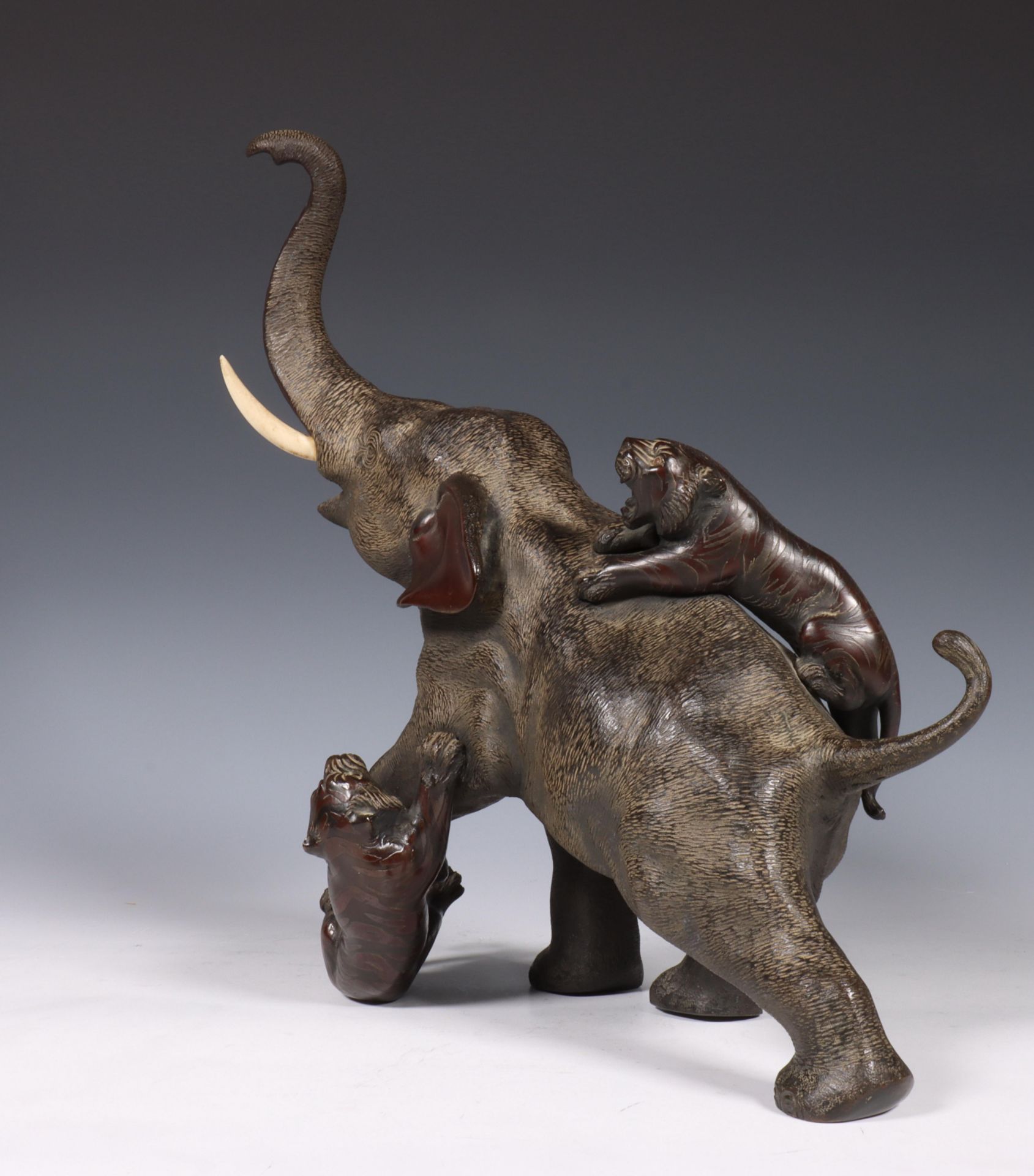 Japan, bronze sculpture of an elephant, 19th/early 20th century, the animal being attacked by two - Image 2 of 5