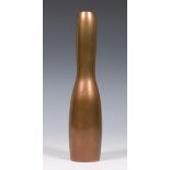 Japan, Suga Shoun (1898 –1967), goudkleurig gepatineerde bronzen toortsvormige vaas,