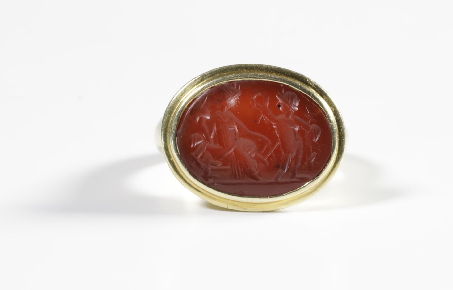 Roman fine agate intaglio, 2nd century, set in a modern golden ring marked Andokara 8kt. - Image 2 of 3