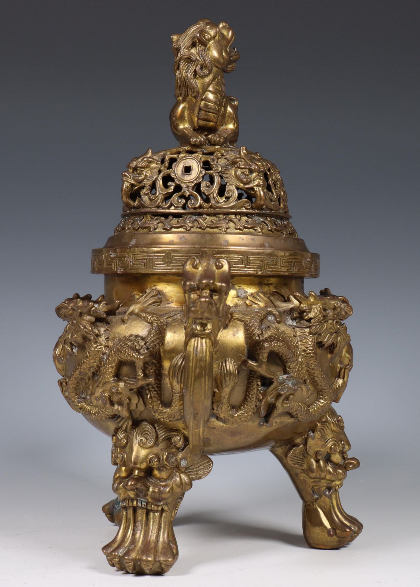 China, bronze censer and cover and copper alloy inkset, 20th century, the censer modelled with - Image 7 of 7