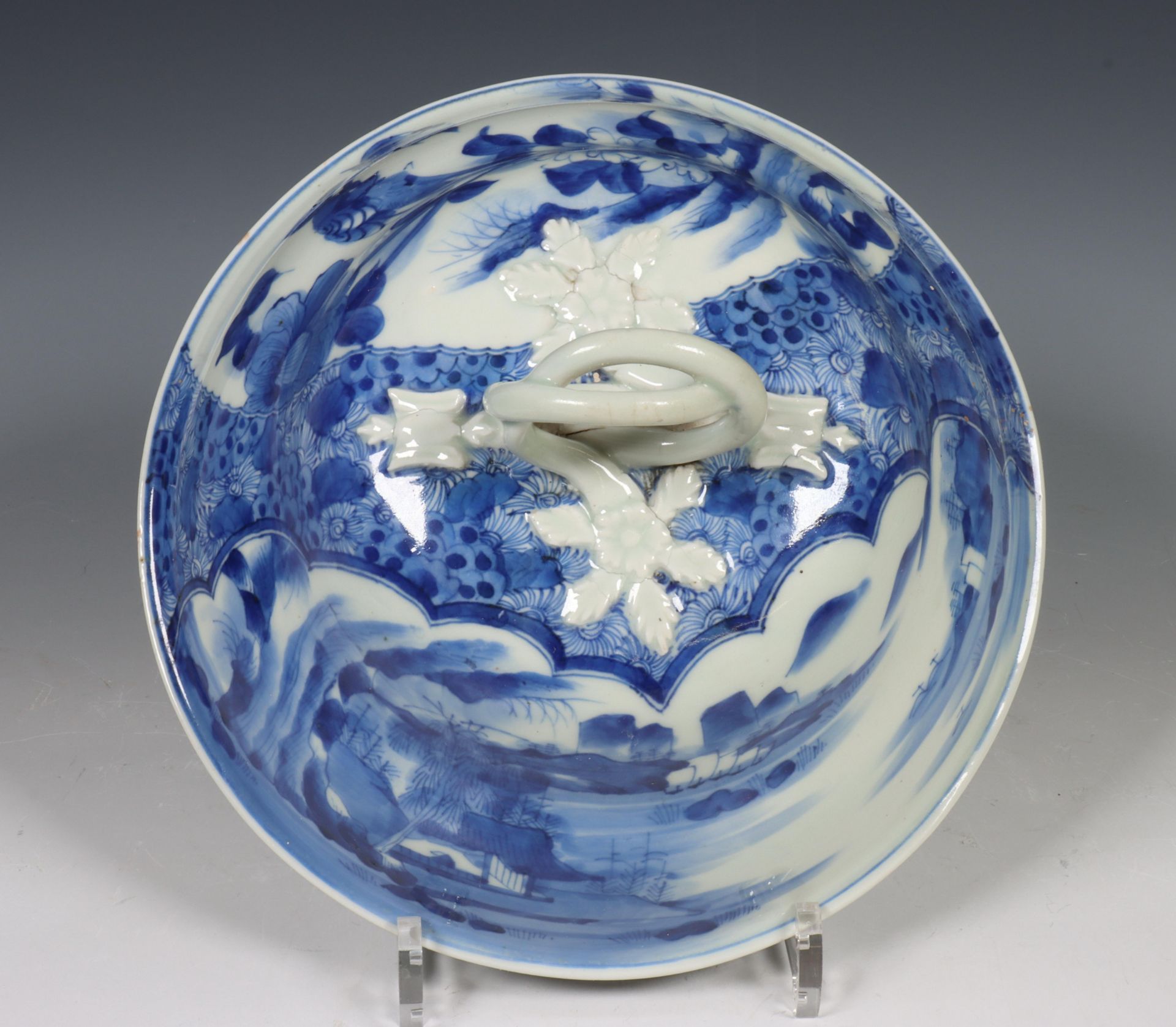 Japan, pair of Arita blue and white porcelain serving dishes and covers, 19th century, decorated - Image 11 of 12