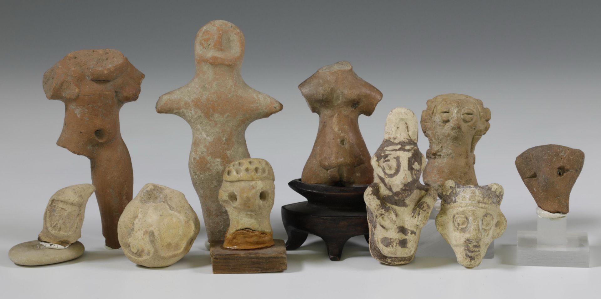 A collection of ten terracotta Near Eastern objects, ca. 1000-500 BC. - Image 3 of 4