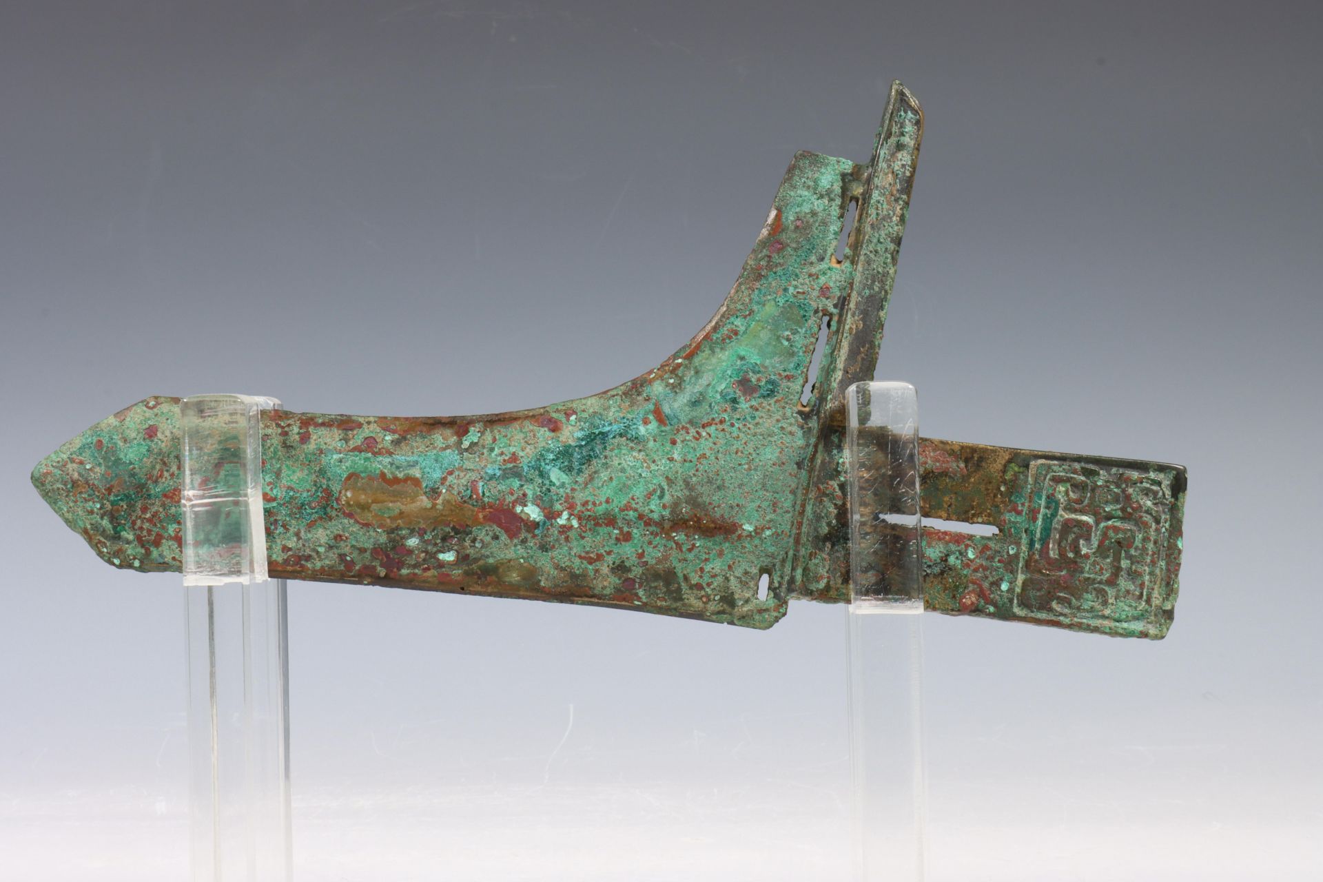 China, bronze axe, probably Eastern Zhou dynasty, the rectangular handle cast with stylised - Image 5 of 6