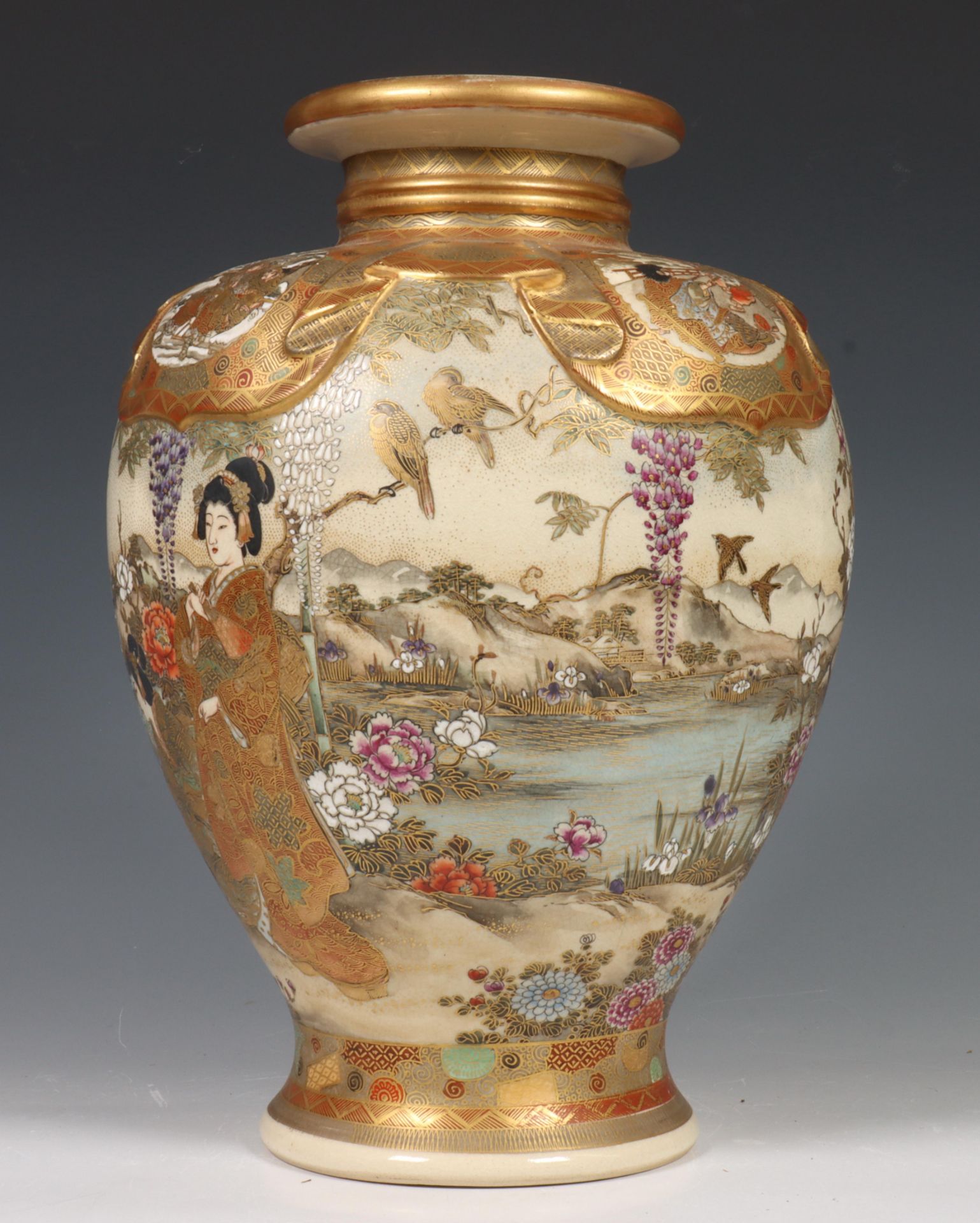 Japan, Satsuma porcelain vase, late 19th century, decorated with elegant ladies in a flower garden - Image 9 of 10