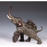 Japan, bronzen scuptuur van een olifant, 19e/begin 20e eeuw,