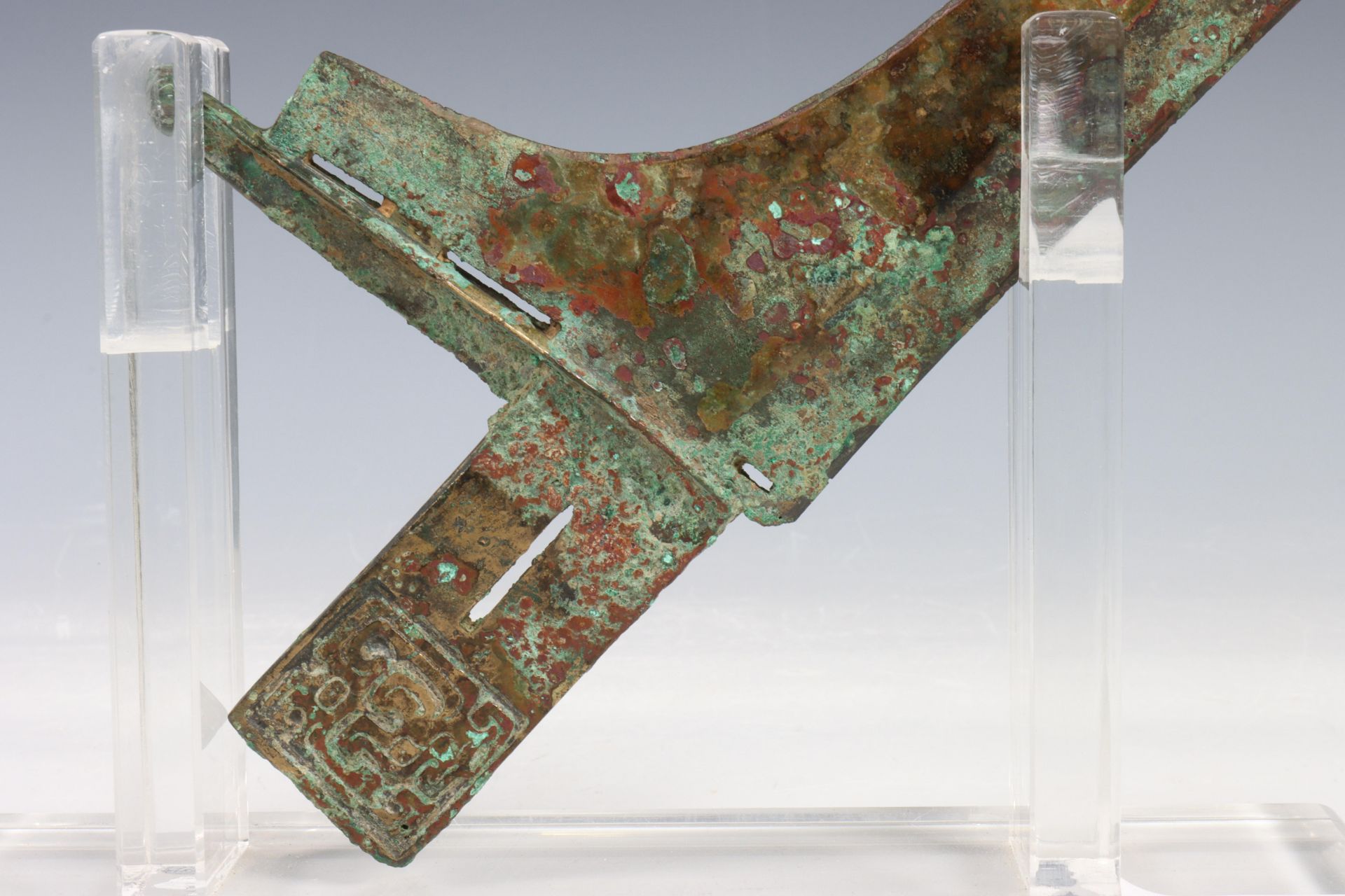 China, bronze axe, probably Eastern Zhou dynasty, the rectangular handle cast with stylised - Image 2 of 6