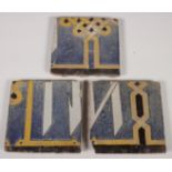 Perzië, drie antieke geglazuurde aardewerken tegels,