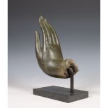 Thailand, bronzen hand, mogelijk Sukothai periode, 14e eeuw,