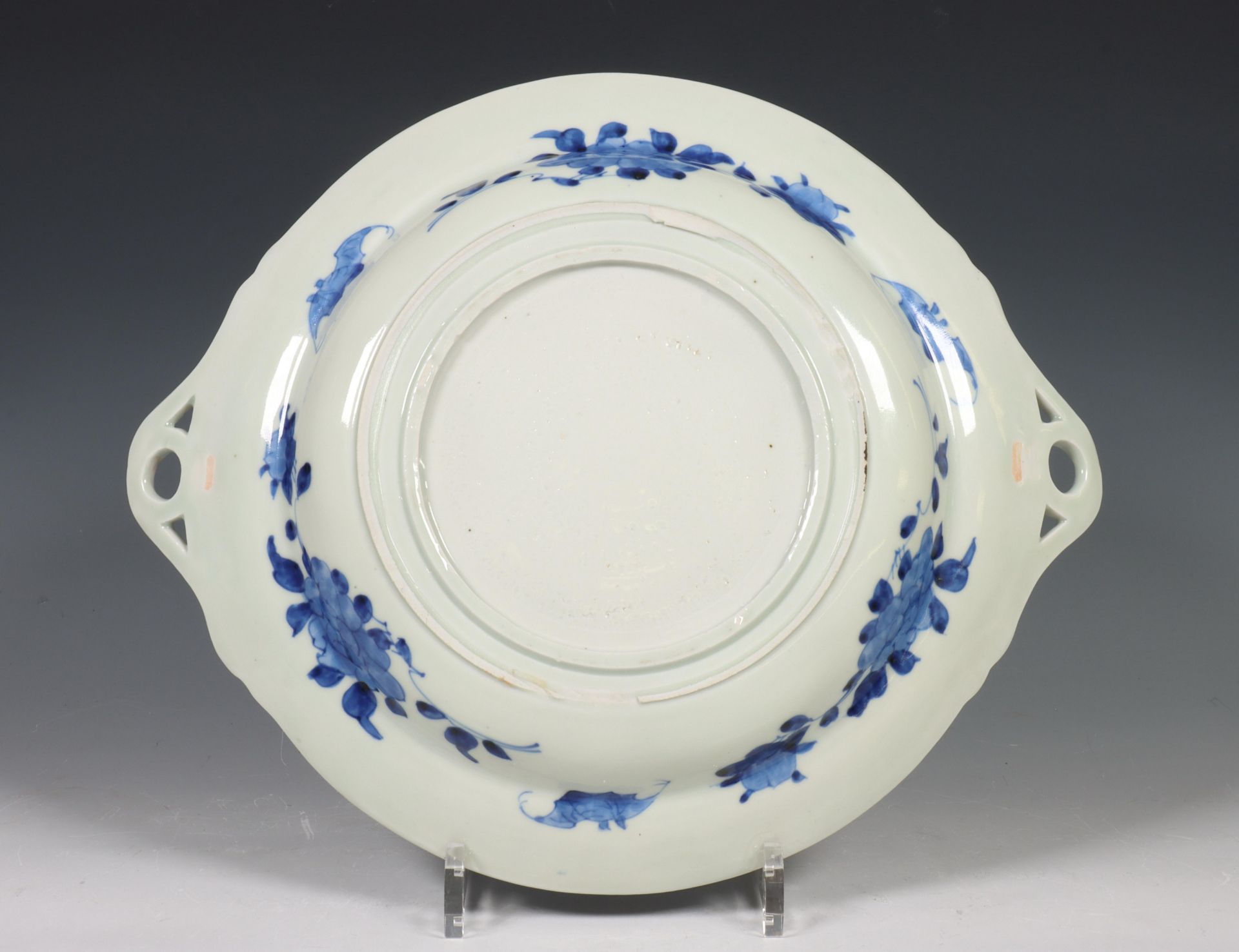 Japan, pair of Arita blue and white porcelain serving dishes and covers, 19th century, decorated - Image 5 of 12