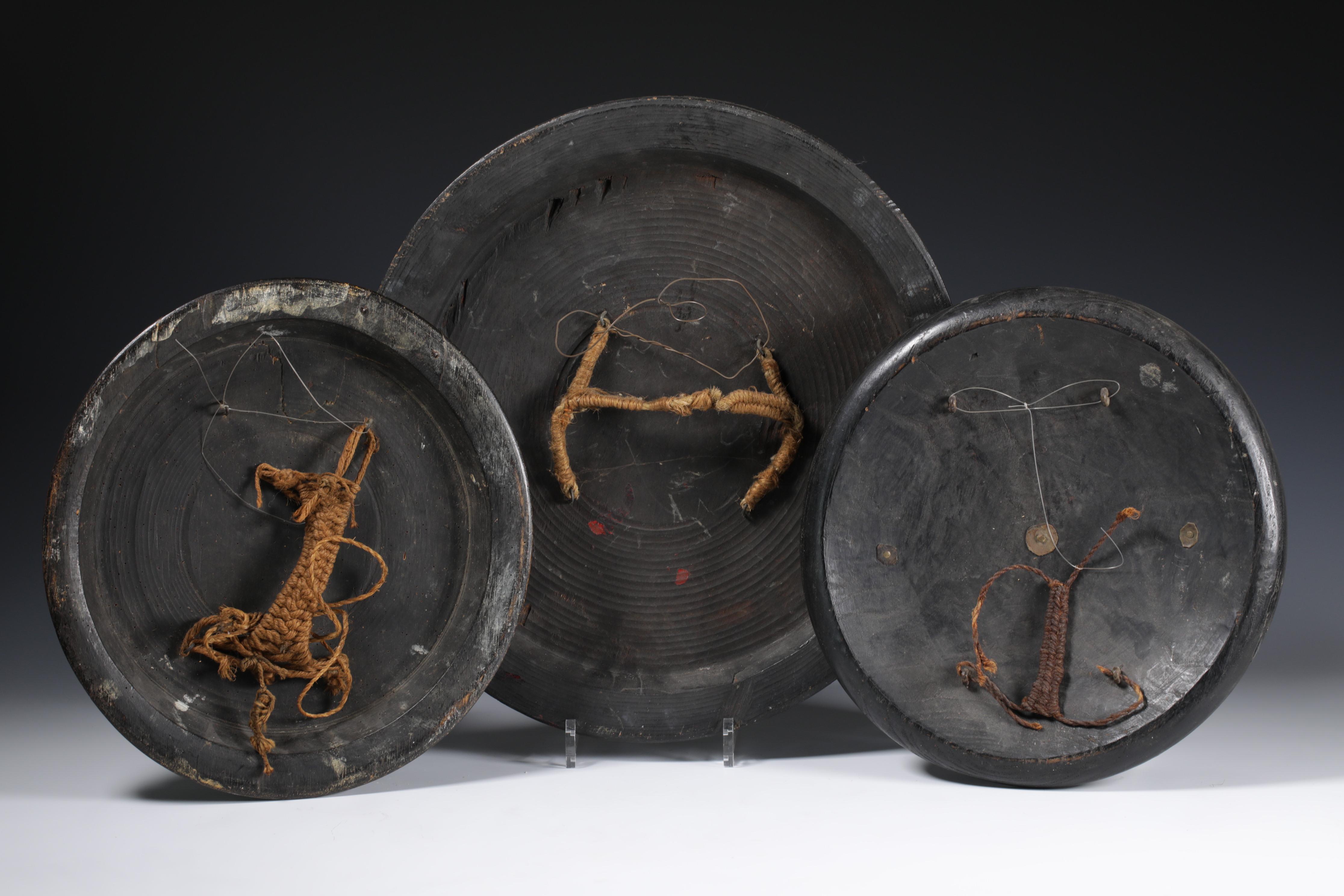 Sumatra, Aceh, three wooden shields with brass applications, ca. 1900 - Image 3 of 3