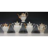 Vijf porseleinen koffiepotten, 1e helft 19e eeuw,