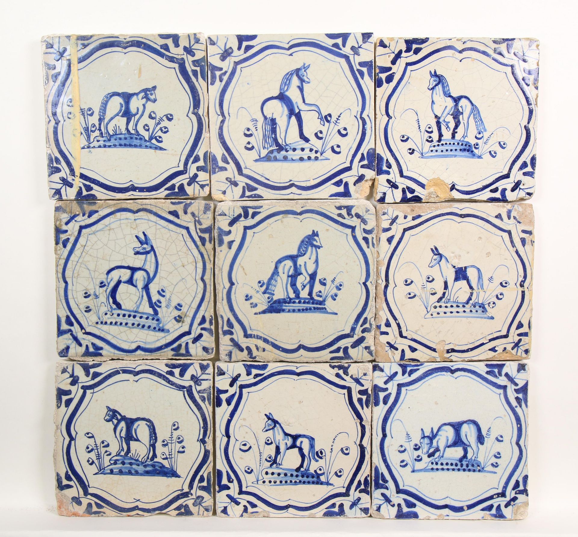 Negen blauw aardewerk dierendecor tegels, ca. 1625-1650;